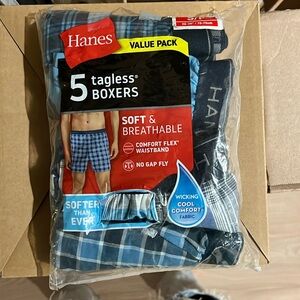 NWT Hanes 5 pack tagless boxers